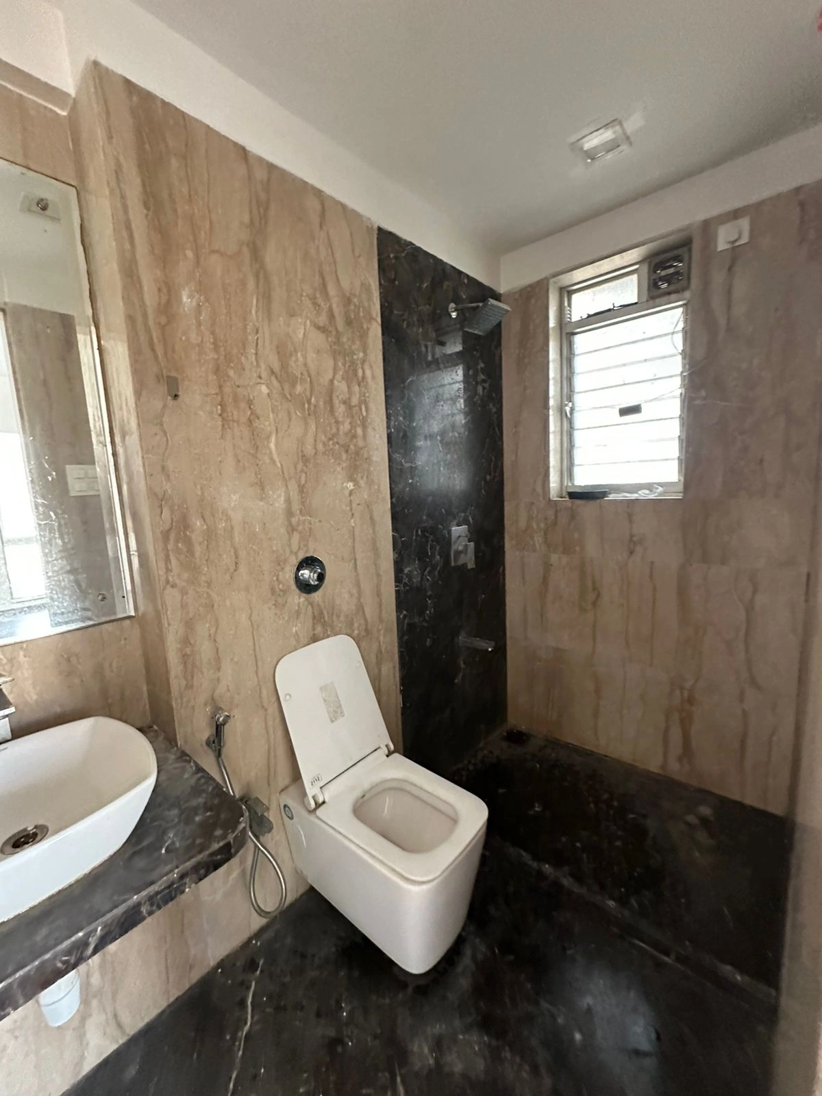 2 BHK Flat for Rent in Aspen Garden, Malad East